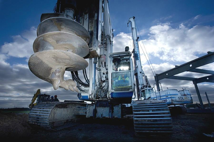 山东滕州生产的小型旋挖桩机图片